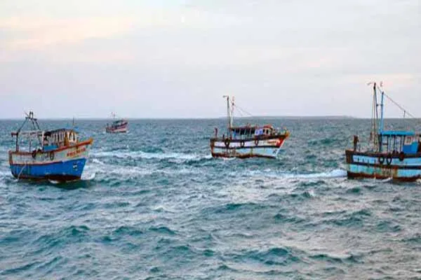 25 fishermen arrested; Women who kneel and cry to be saved