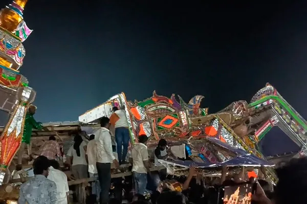 The chariot that came grand and collapsed miserably; Tragedy at the funeral ceremony
