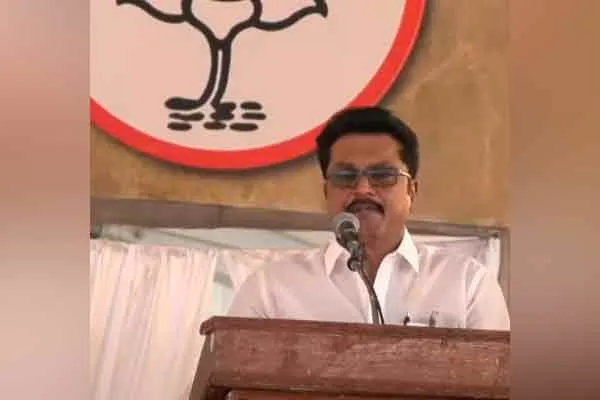 'Family monarch rule is happening in Tamil Nadu' - Sarathkumar speech
