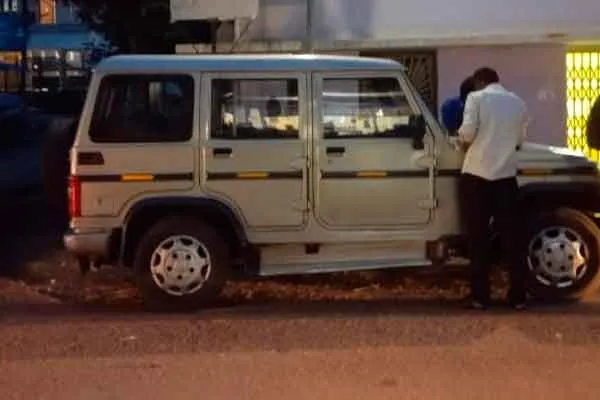 3000 bribe to change land subdivision; Land surveyor arrested