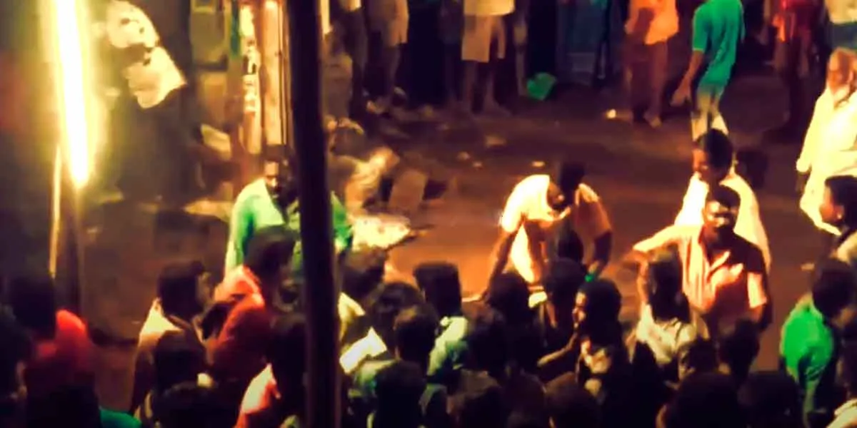 Clash in the slippery tree-climbing game; Police baton