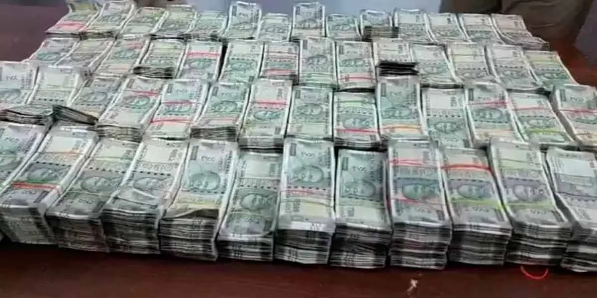  4 crore rupees issue; Hotel staff present at police station
