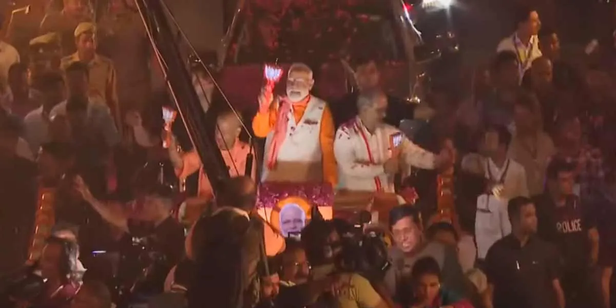  Modi held a vehicle rally in Varanasi