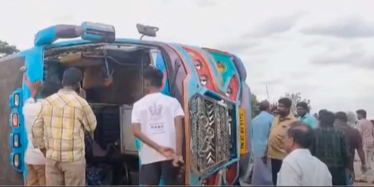 Van overturned accident; 40 people were injured