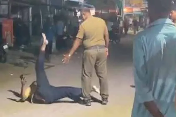  'Extreme intoxication...'-Drug addicts occupying the road