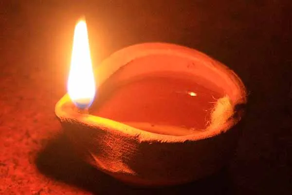 Akal lamp for Sami photo; The huts were destroyed by fire