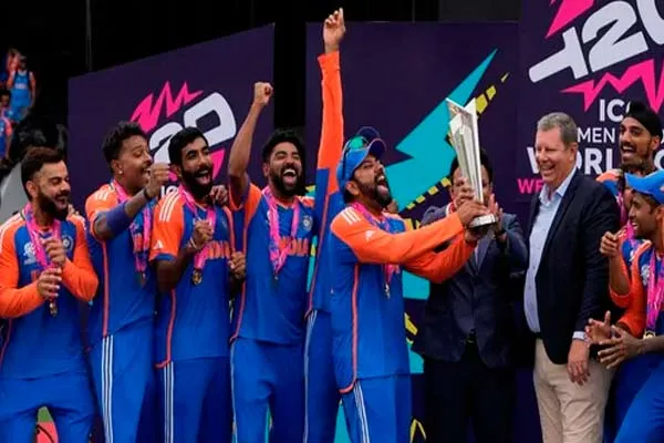 Thrill India win in T20; Fans celebrate