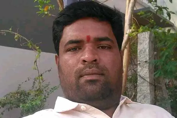 Notorious rowdy attacked in the middle of the road; The brutality that disfigured the face even after lose their live