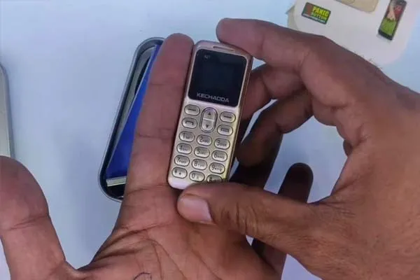 Little Cell Phone Trapped in Jail; The sensation in the Armstrong case