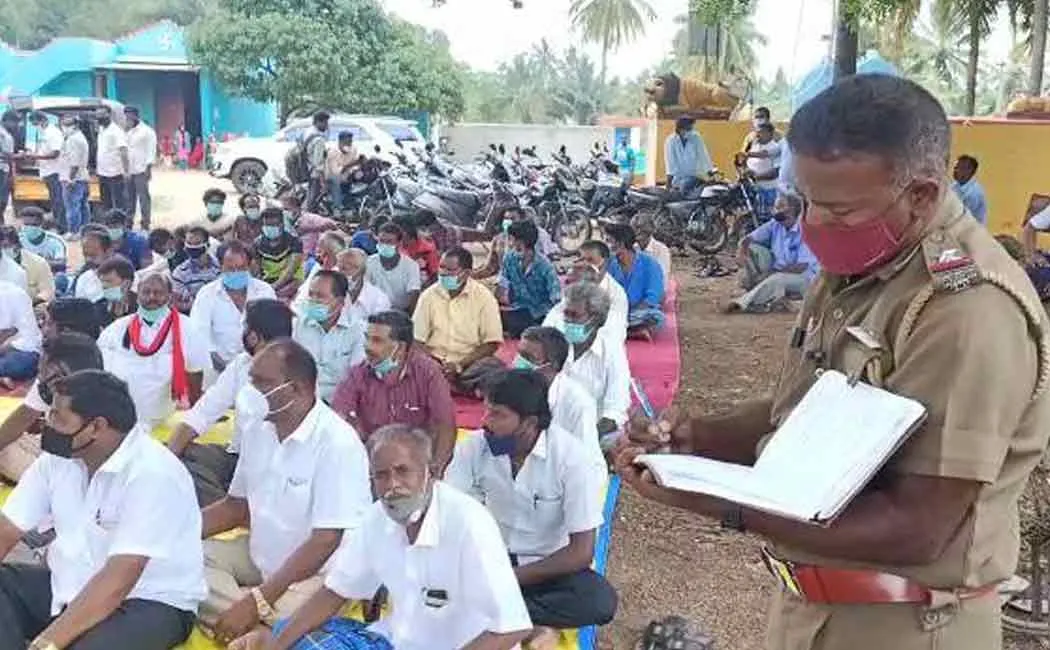 Gramasaba meeting admk and dmk issue 