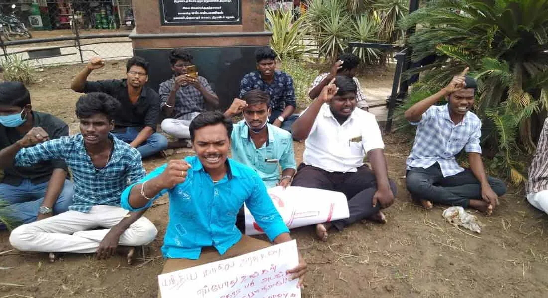 Students demonstration in Thiruvarur demanding cancellation of NEET exam !!