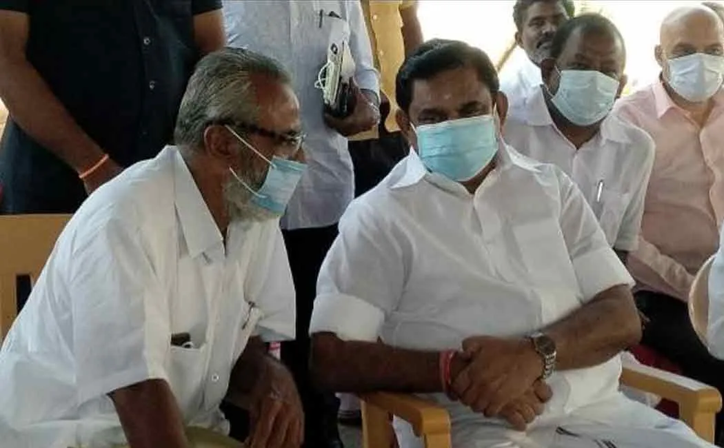 Communist leader who met Chief Minister Edappadi in person and inquired about his grief ...!