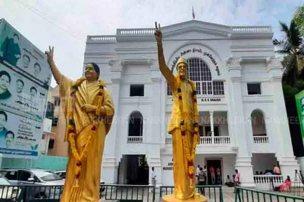 Sasikala says ADMK is not right