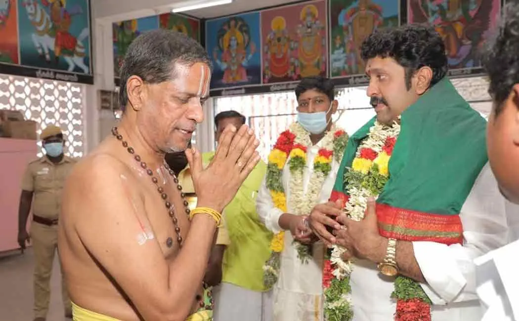 To continue the AIADMK rule! -The administrator of ‘Pasarai’ conducted the homage at Andal temple
