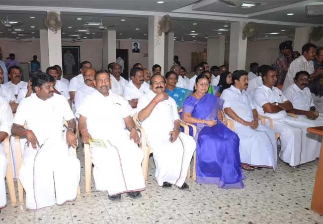 chennai admk party meeting deputy cm and cm discuss local body election 