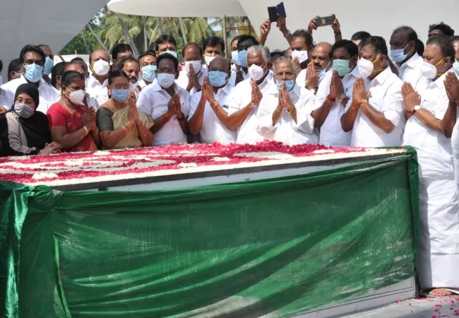 former cm jayalalitha memorial visit admk leaders