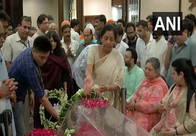 former union minister  For the body of Arun Jaitley  Political party leaders pay tribute