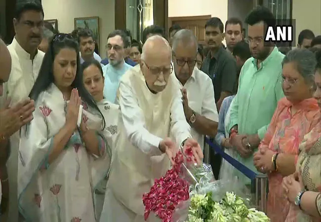 former union minister  For the body of Arun Jaitley  Political party leaders pay tribute
