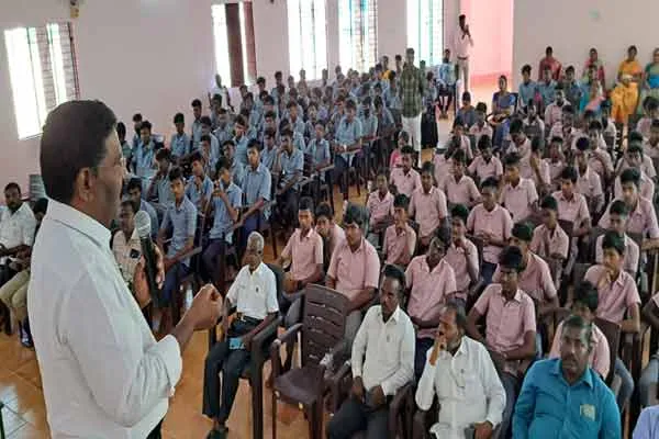 kaattumannaarkovil mla sinthanaiselvan student advice 
