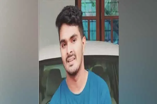 youth man hit 5 people including girlfriend, mother, and girlfriend in thiruvananthapuram
