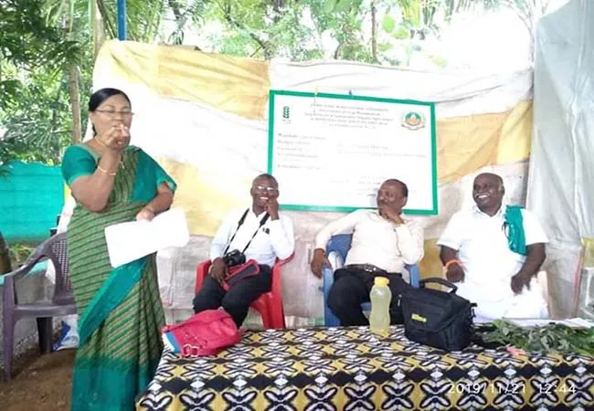  Coimbatore Agricultural University professors training farmers 