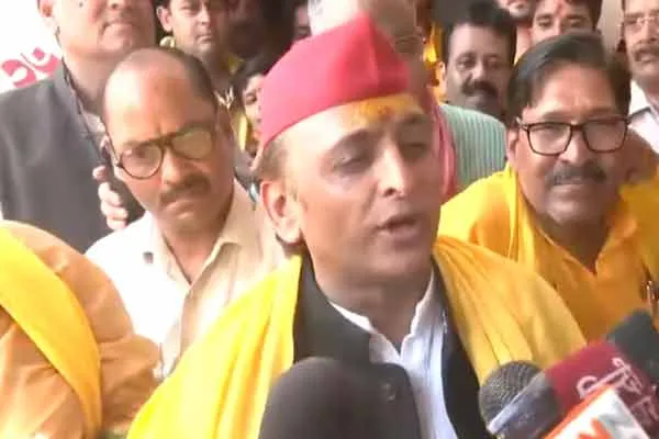  Akhilesh Yadav's speech sparks controversy It's because BJP like foul smell