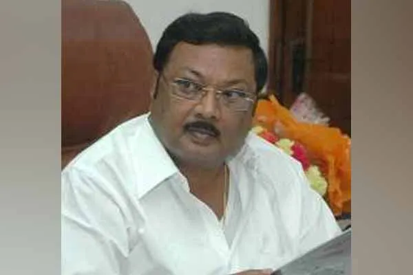 MK Alagiri liberation for case of the district officer