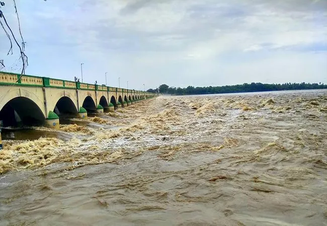 ARIYALUR KOLLIDAM CAUVERY WATER FLOOD BOAT INCIDENT 
