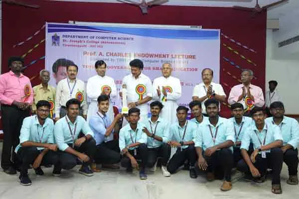 minister anbil mahesh poyyamozhi participated in smart education conference 
