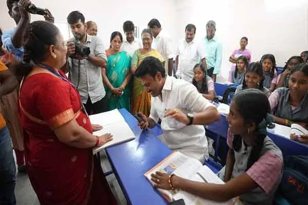 Vairamuthu on phone; Minister Anbil Mahesh who made the Tamil teacher flexible