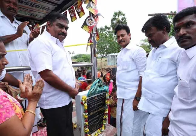 Minister opens passenger canopy, overhead reservoir for public use!