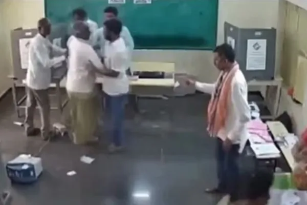 Supreme Court action order andhra MLAs banned from entering polling booths