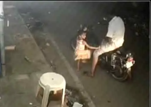 Little girl who survives in Ariyalur in accident... cctv footage