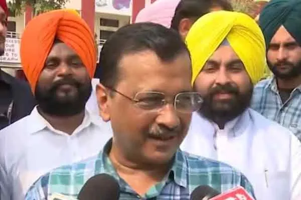 The verse spoken by Shah Rukh Khan, Arvind Kejriwal to score