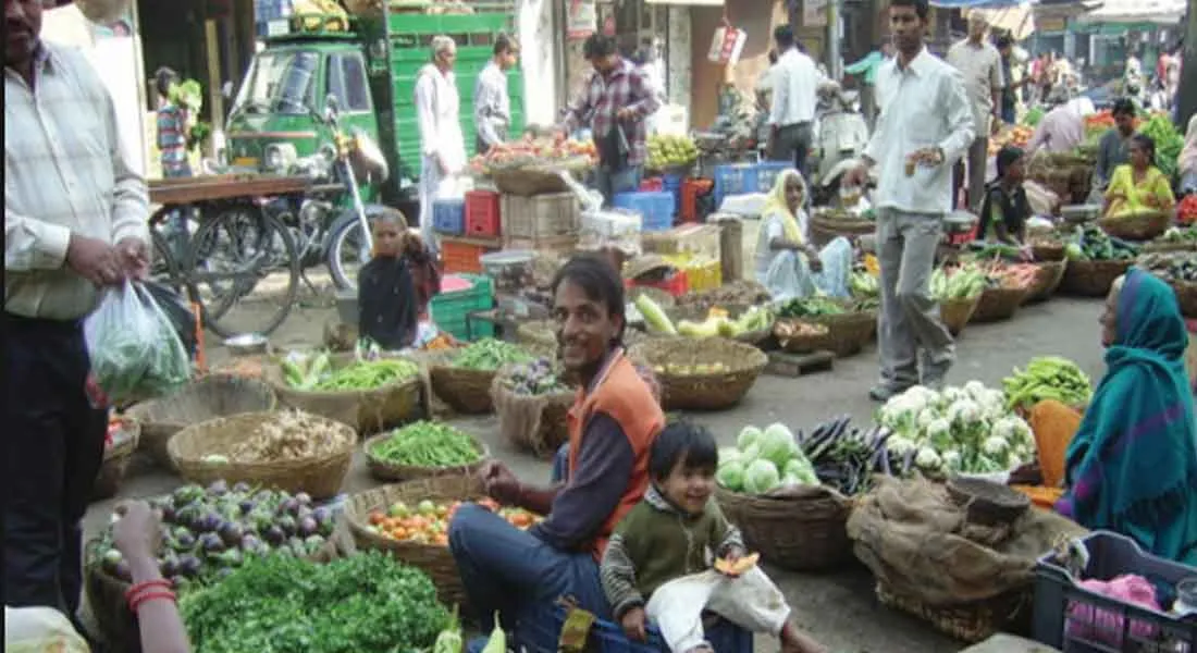 50 crores cheating... Market Merchants complain against ADMK  leader