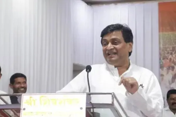 Former Chief Minister ashok sawan Quits Congress Party in maharashtra