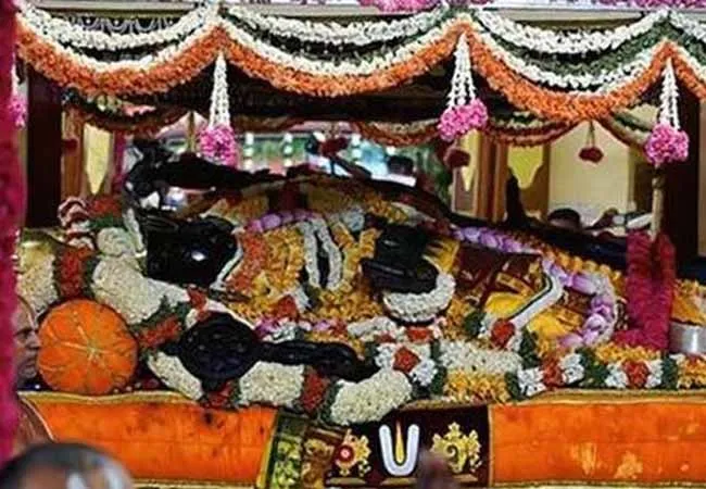 kancheepuram temple athi varadhar statue located and fill the water high court order