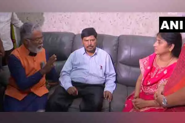 Union Minister consoles Armstrong's wife