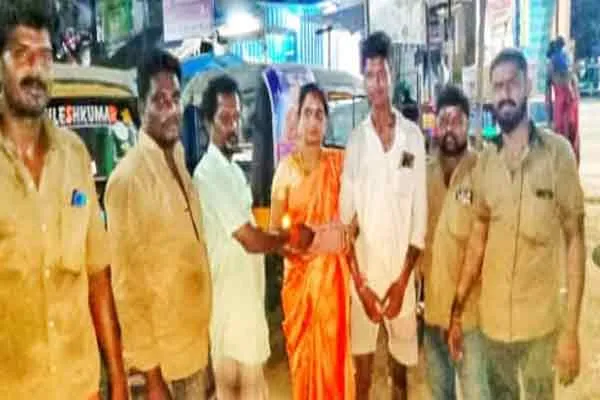 ulundurpet missing gold and cash recovered by auto drivers