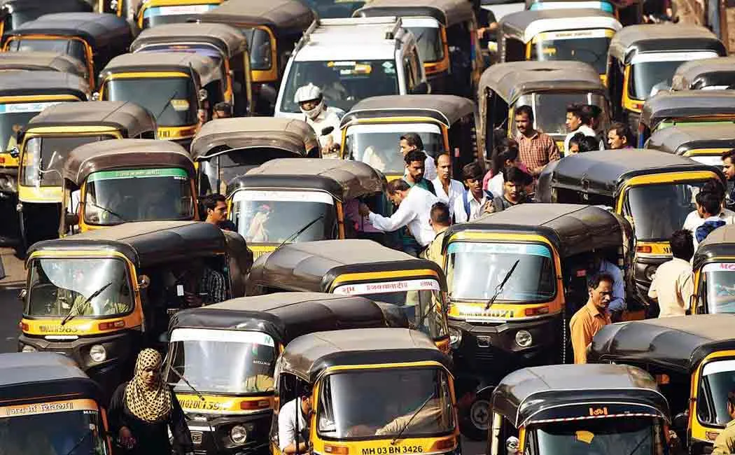 mumbai auto driver arrested for helping pregnant lady