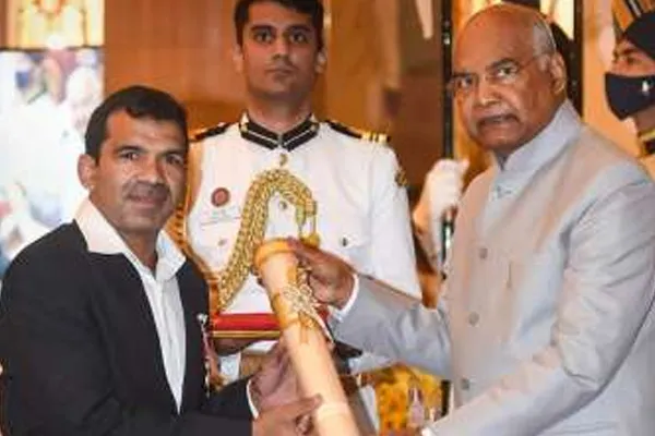 Brij Bhushan Affair; Bajrang Punia after virendar singh  return the award