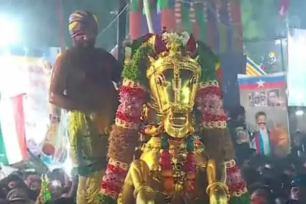 Kallazhagar appears to devotees on a golden horse in the Vaigai River
