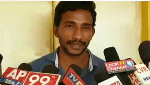 Youth on railway track to earn in YouTube! 
