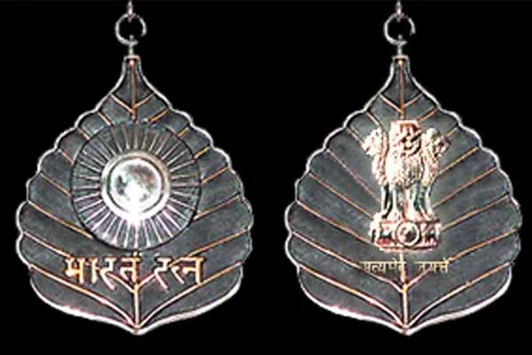 Announcement of 'Bharat Ratna' award to former Prime Ministers