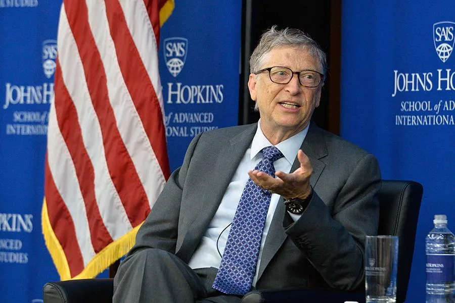 BLOOMBERG COMPANY RELEASED BILLIONAIRES LIST BERNARD ARNAULT OVER TAKE BILL GATES