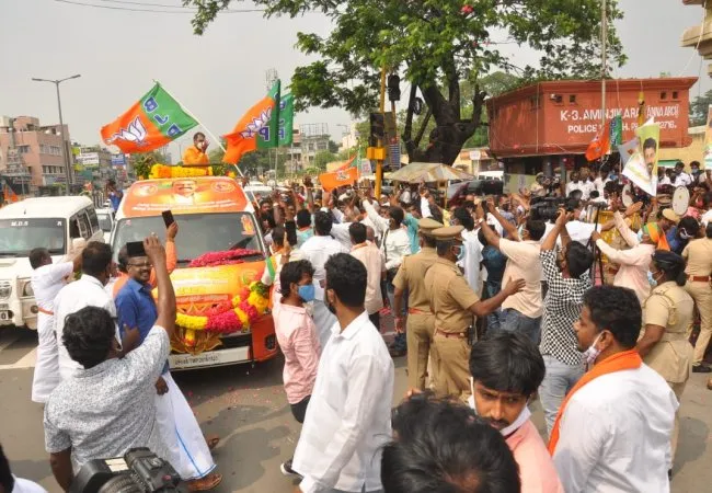 vel yathirai bjp leaders chennai police arrested 