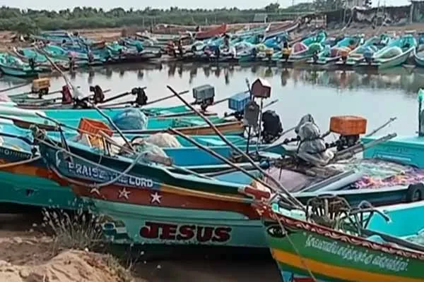 strong winds; Boats parked on the beach