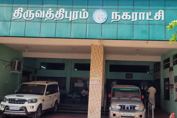 Screaming bribe-taking government officials for A predatory anti-bribery department