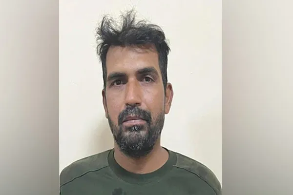 Pakistan hands over Indian soldier after 20 days