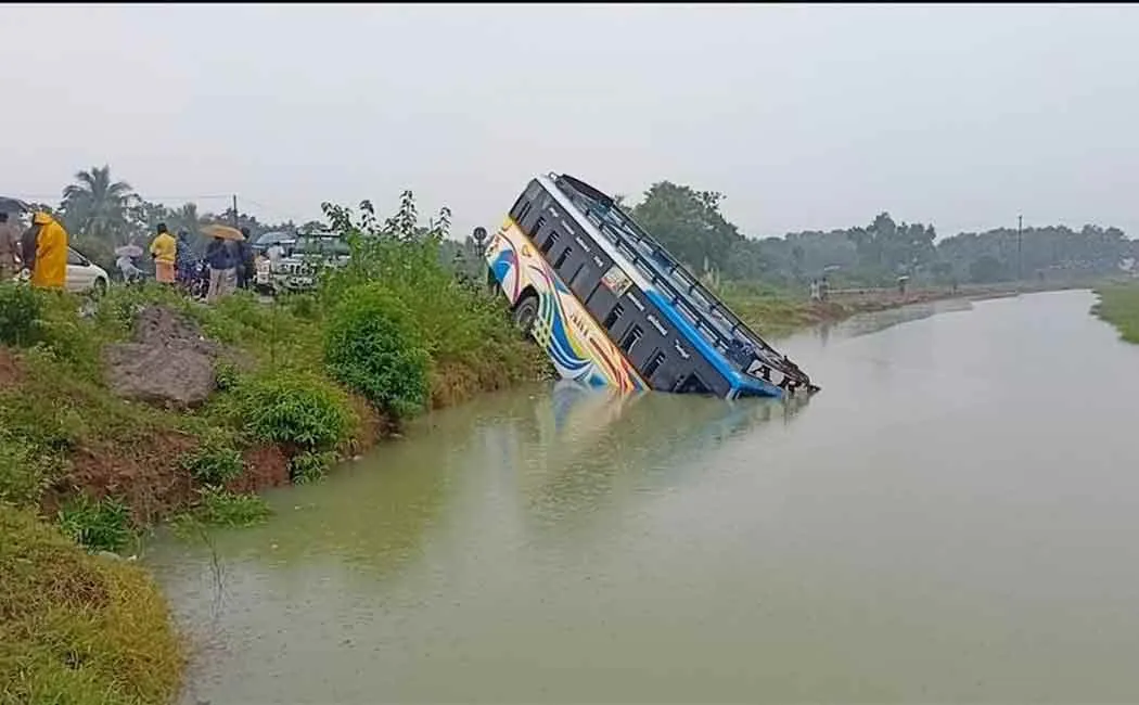 More than 50 passengers survived by driver's ingenuity